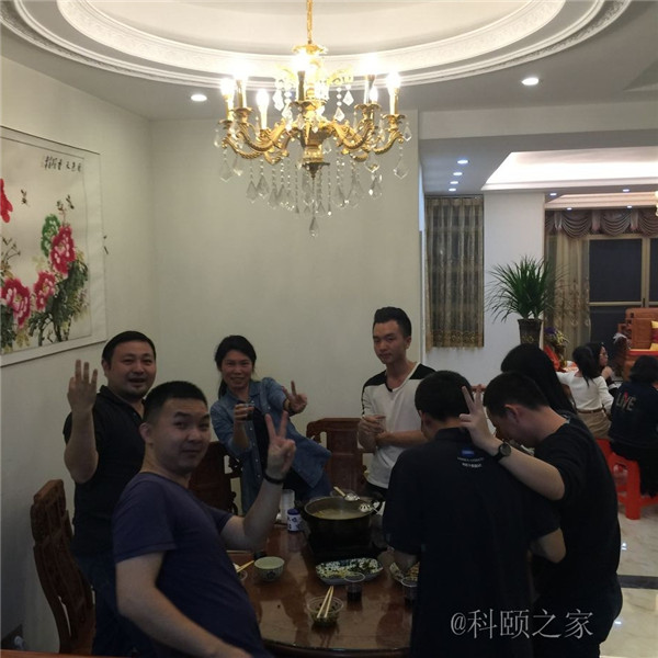 科頤家人一起吃團圓飯,并送上對大家的祝福-科頤辦公 科頤家人一起吃團圓飯,并送上對大家的祝福-科頤辦公